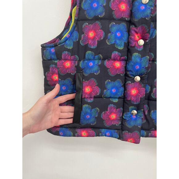 Lisa Says Gah Mandinga Floral Graphic Print Colorful Puffer Crop Vest - Medium - Picture 6 of 10